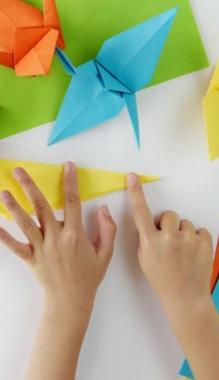 Manos al papel card