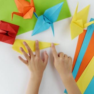 Manos al papel card