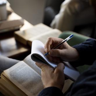 Análisis cinematográfico desde la literatura card