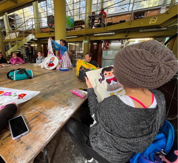 Manualidades con bordado artesanal sobre tela full